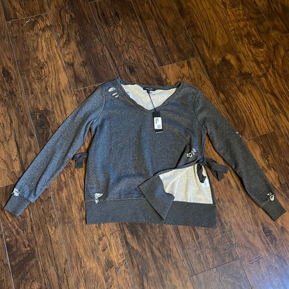 NWT Romeo & Juliet Couture Sweatshirt - Picture 3 of 10